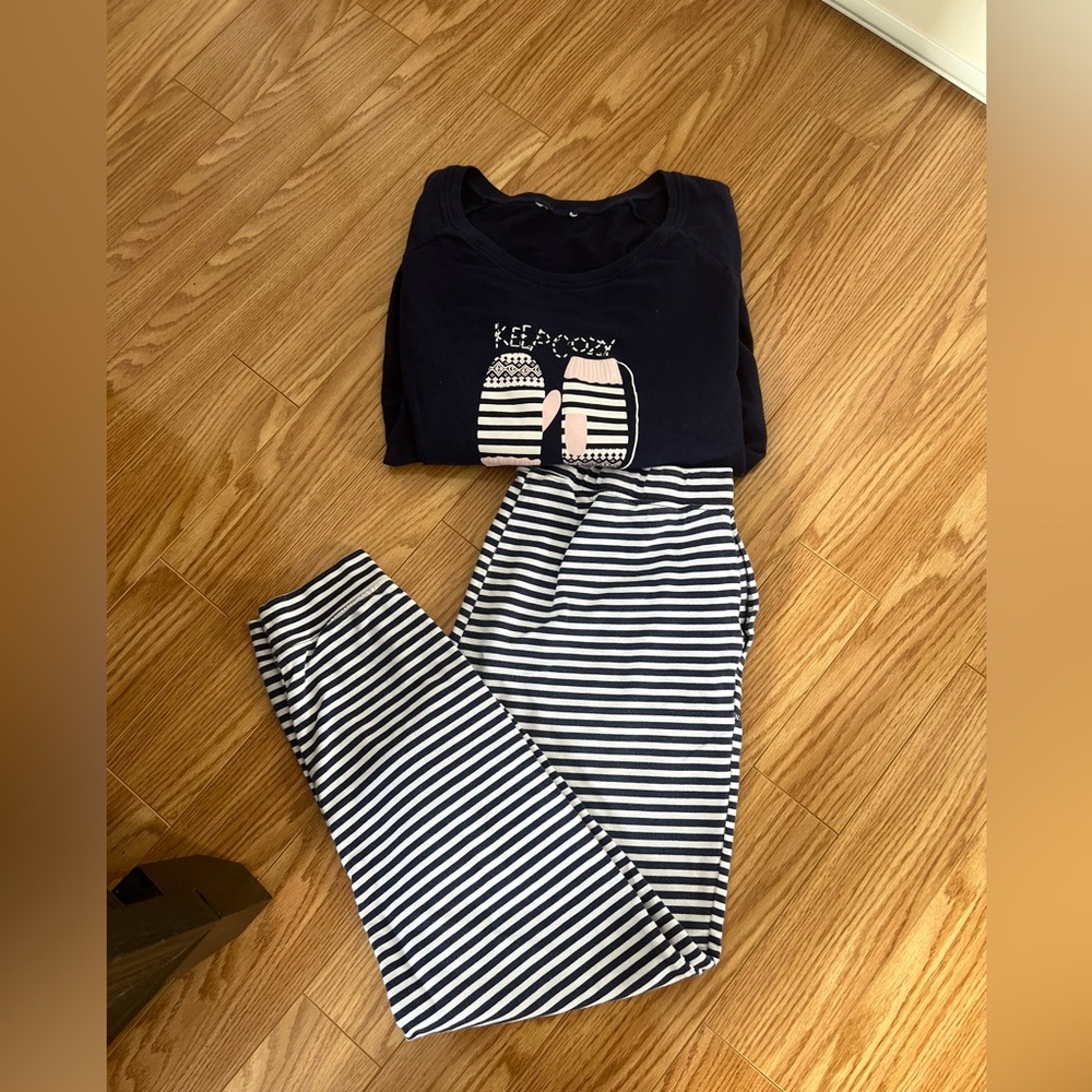 Reitmans Navy and White Striped pyjamas size L
